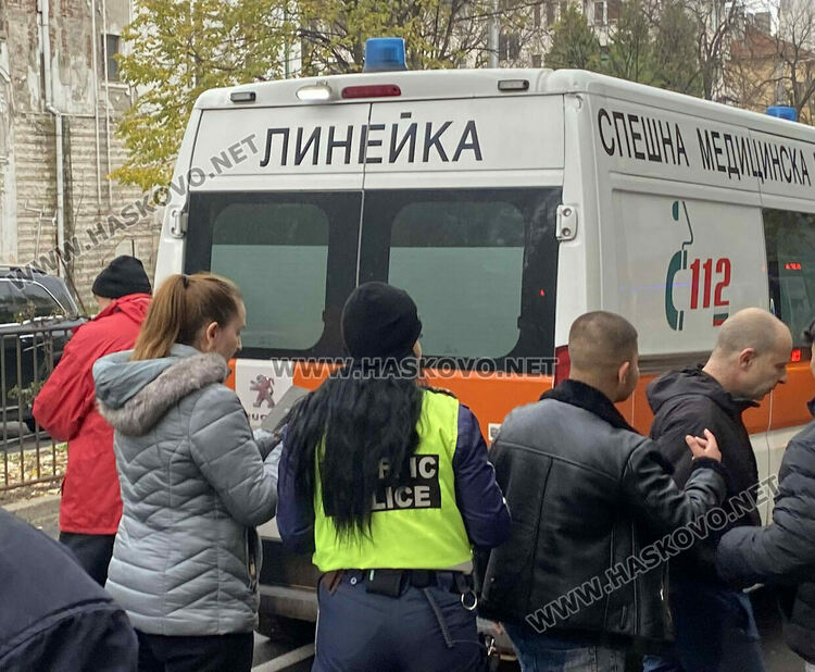 Блъснаха ученичка на пешеходна пътека, пресичаща на червен светофар