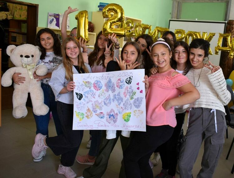 "Читател на годината - 2022г." на Асеновград отпразнува своя рожден ден в Градската библиотека