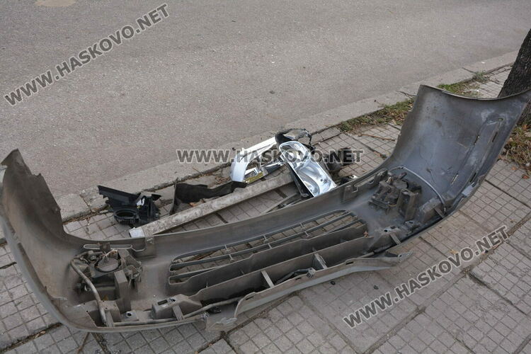 Мазда не спря на „Стоп“ и се блъсна в тролей в Хасково