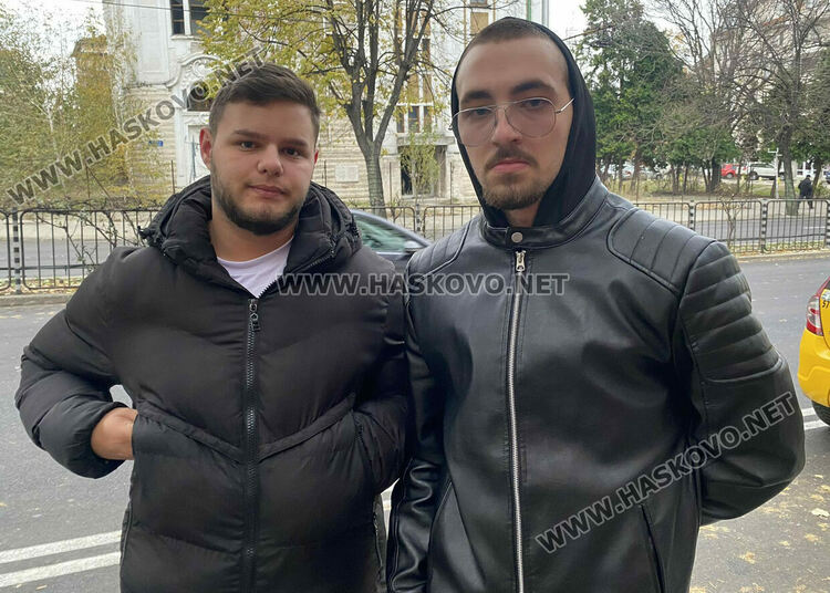 Мартин Павлов  и Александър Кърджалиев, които помогнаха за повдигането на колата и освобождаването изпод нея на пострадалото момиче