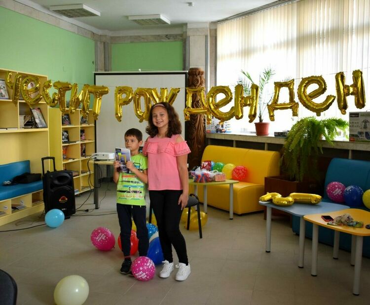 "Читател на годината - 2022г." на Асеновград отпразнува своя рожден ден в Градската библиотека