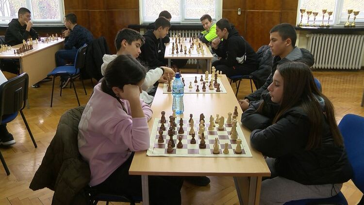 Отборите на ПМГ и на СУ „Св. Паисий Хилендарски“ са общински първенци по шах