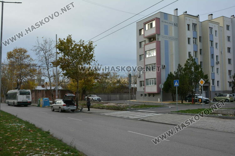 Мазда не спря на „Стоп“ и се блъсна в тролей в Хасково