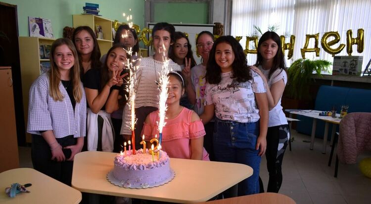 "Читател на годината - 2022г." на Асеновград отпразнува своя рожден ден в Градската библиотека