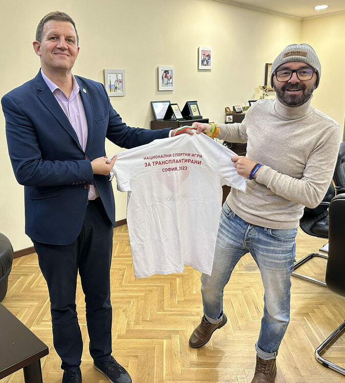 Георги Пеев подари свой медал на Хасково