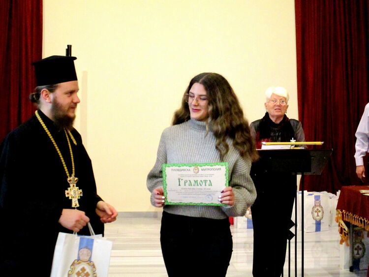 Писмо до Света Богородица вдъхнови 563 ученици от страната и чужбина. Три от наградите дойдоха в Смолян