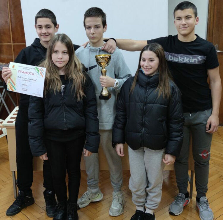 Отборите на ПМГ и на СУ „Св. Паисий Хилендарски“ са общински първенци по шах