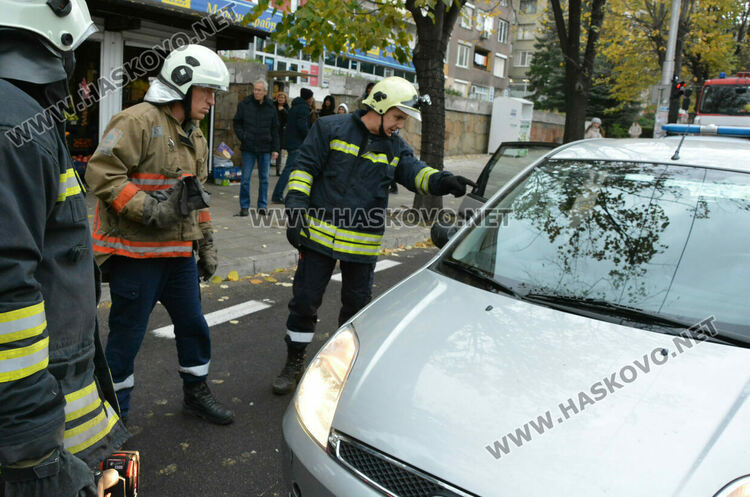 Блъснаха ученичка на пешеходна пътека, пресичаща на червен светофар