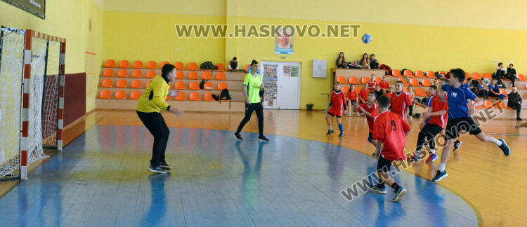 Слабо участие на ученическите игри по хандбал в Хасково