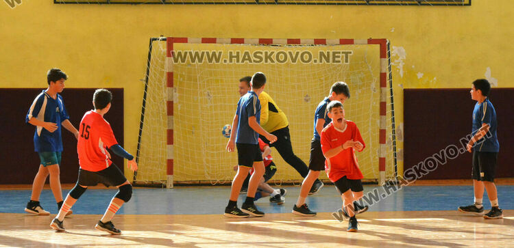 Слабо участие на ученическите игри по хандбал в Хасково