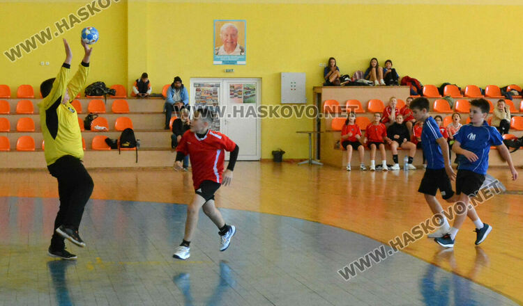 Слабо участие на ученическите игри по хандбал в Хасково
