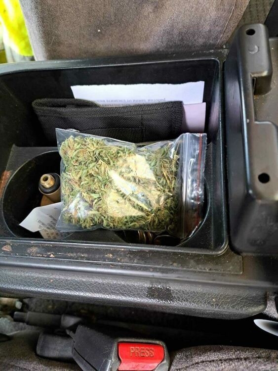 Откриха над 5 кг марихуана в две къщи на познайник на полицията