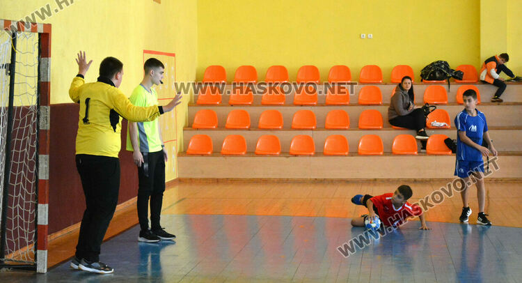 Слабо участие на ученическите игри по хандбал в Хасково
