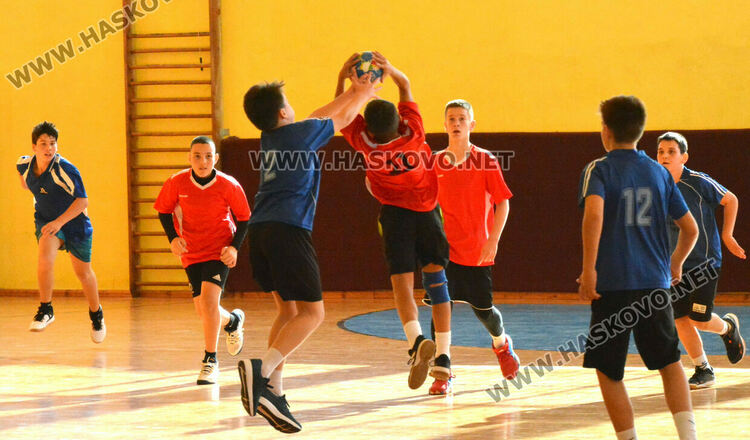 Слабо участие на ученическите игри по хандбал в Хасково