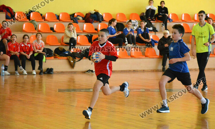 Слабо участие на ученическите игри по хандбал в Хасково