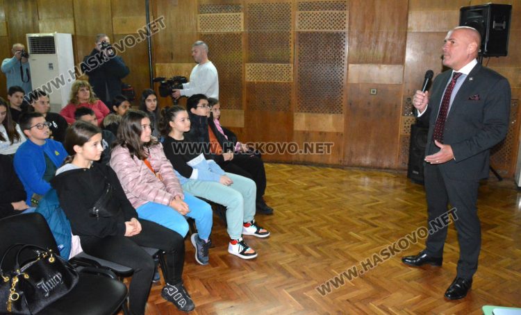 Явор Колев: Контролът, но през доверието на децата, е най-добрият начин да ги предпазим като жертви на киберпрестъпления