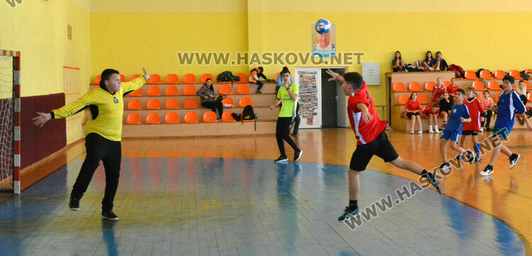 Слабо участие на ученическите игри по хандбал в Хасково