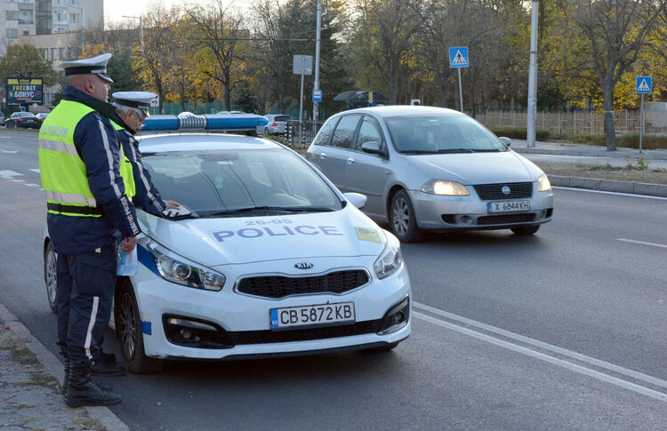 41 пешеходци глобени за месец  в Хасково за неправилно пресичане 