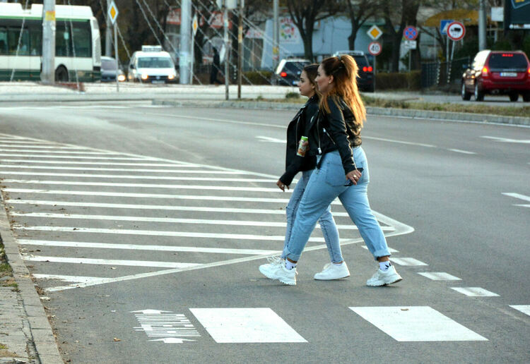 41 пешеходци глобени за месец  в Хасково за неправилно пресичане 