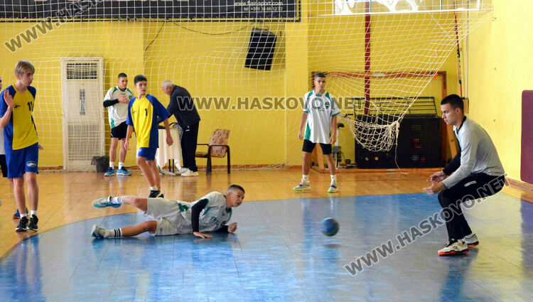 Хандбалистите на ПМГ са шампиони на ученическите игри след обрат