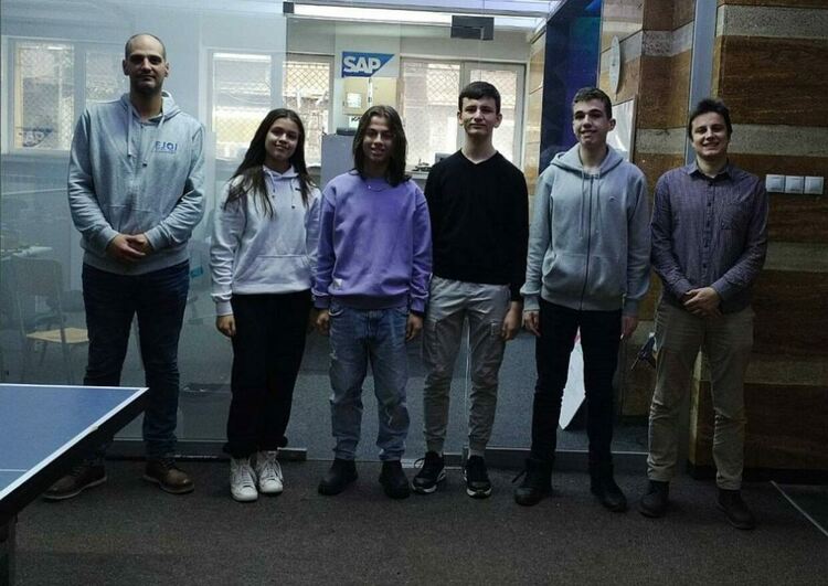 В конкуренция с 13 държави: Триумф за България на Младежката олимпиада по информатика