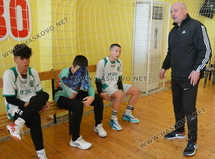 Хандбалистите на ПМГ са шампиони на ученическите игри след обрат