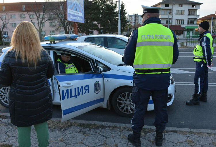 41 пешеходци глобени за месец  в Хасково за неправилно пресичане 