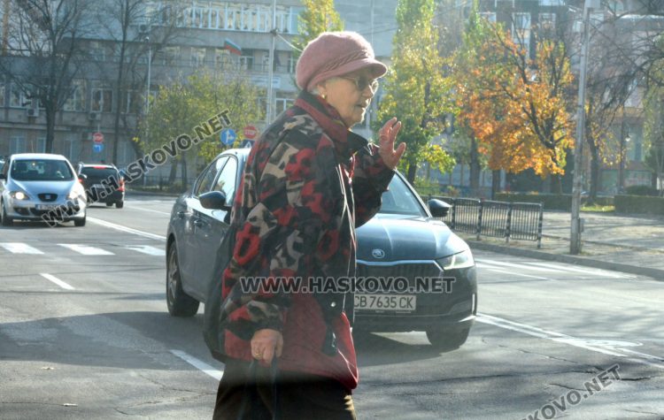 41 пешеходци глобени за месец  в Хасково за неправилно пресичане 