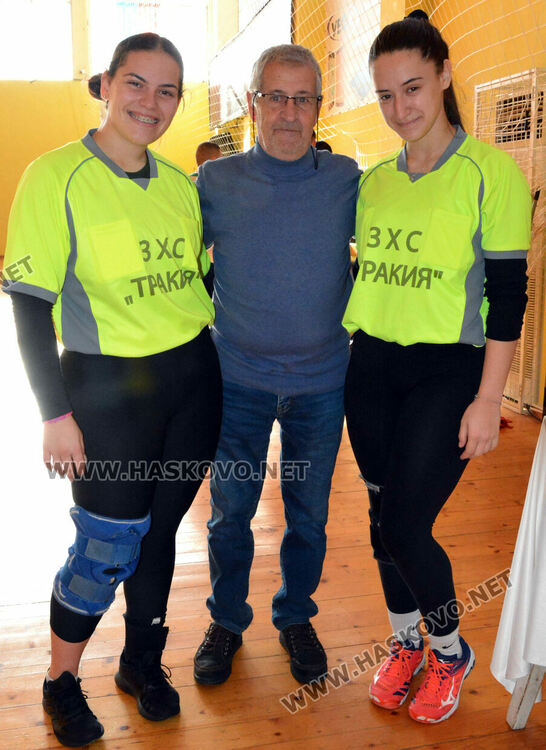 Хандбалистите на ПМГ са шампиони на ученическите игри след обрат