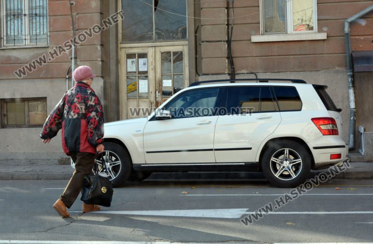 41 пешеходци глобени за месец  в Хасково за неправилно пресичане 