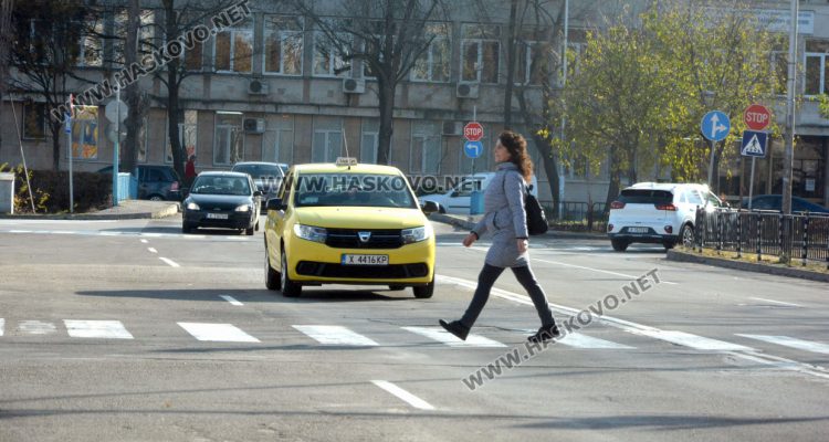 41 пешеходци глобени за месец  в Хасково за неправилно пресичане 