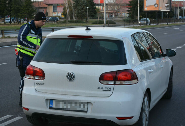41 пешеходци глобени за месец  в Хасково за неправилно пресичане 