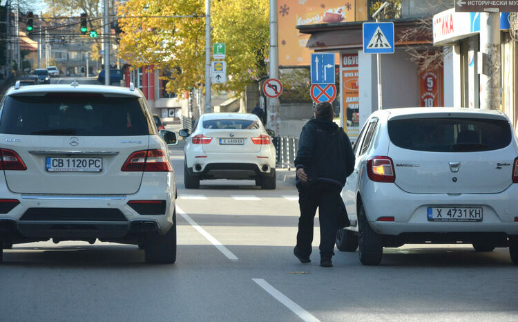 41 пешеходци глобени за месец  в Хасково за неправилно пресичане 