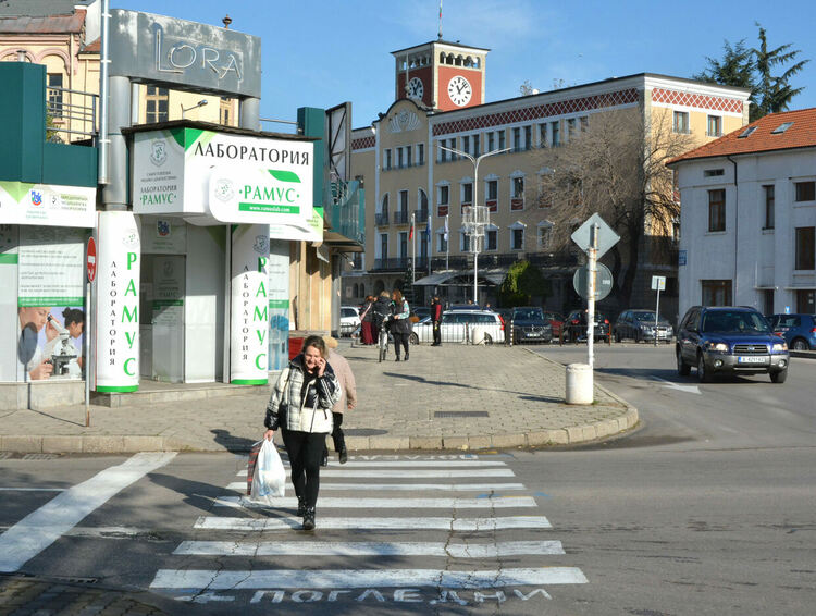 41 пешеходци глобени за месец  в Хасково за неправилно пресичане 