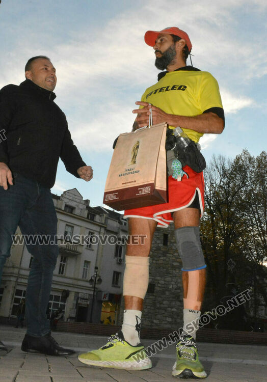 Маратонец бяга 3600 км през Хасково и събира средства за пострадали при земетресения