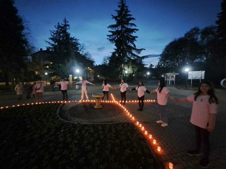 Огнена панделка грейна за пореден път в Димитровград на Световния ден за борба със СПИН