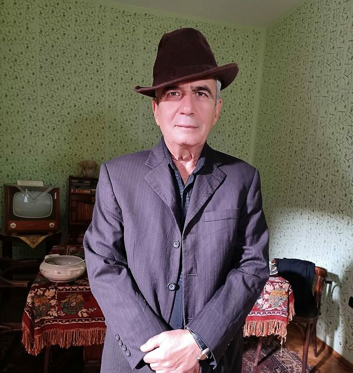 Филип Филипов като Ари