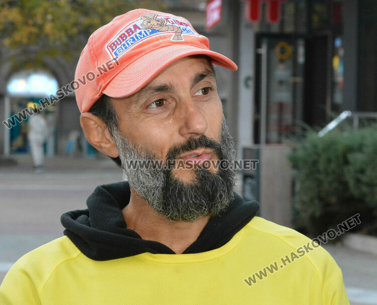 Маратонец бяга 3600 км през Хасково и събира средства за пострадали при земетресения