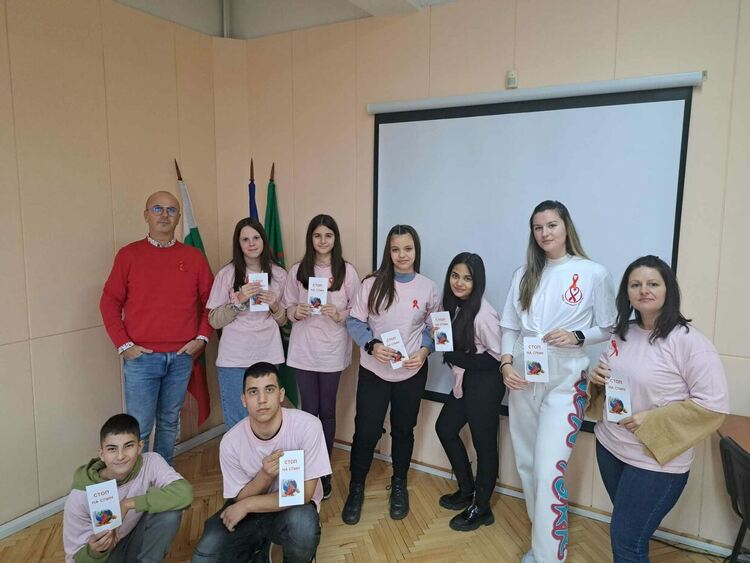 Огнена панделка грейна за пореден път в Димитровград на Световния ден за борба със СПИН