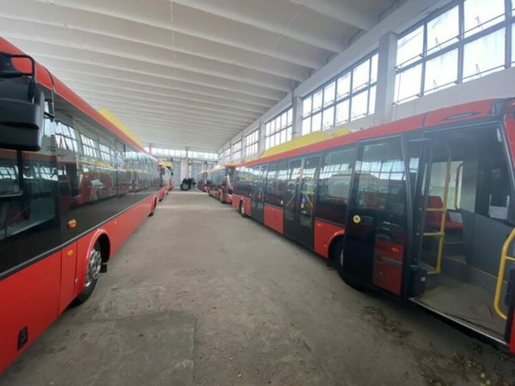 Символична първа копка на проект „Подобряване качеството на атмосферния въздух чрез въвеждане на екологосъобразен обществен електротранспорт в Перник“ бе направена днес