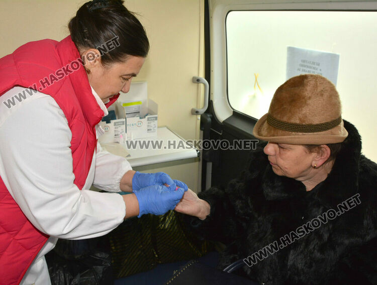 Седем нови ХИВ позитивни за година в Хасковско