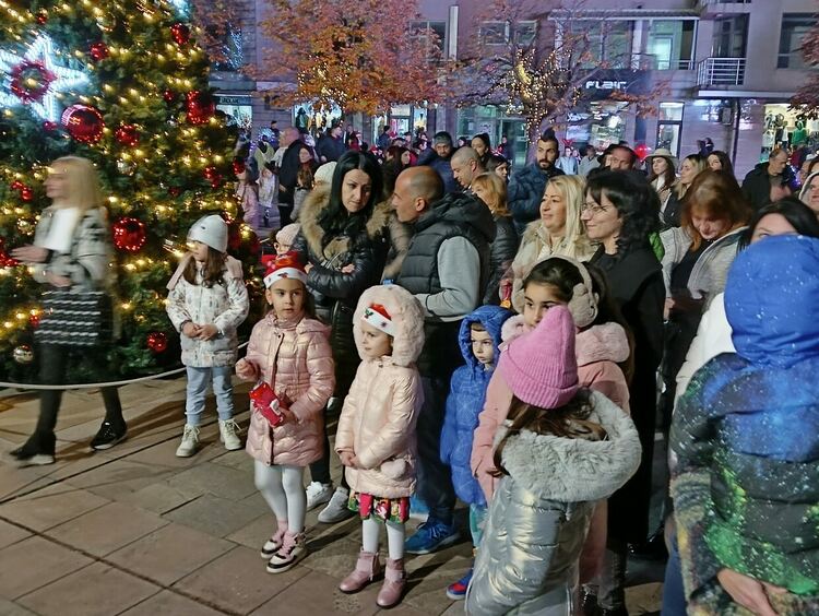 Коледният дух дойде в Първомай