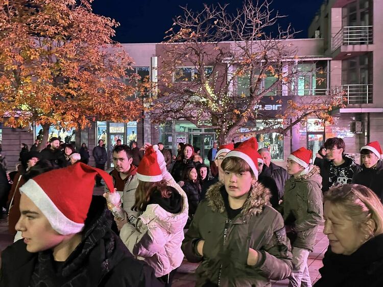 Коледният дух дойде в Първомай