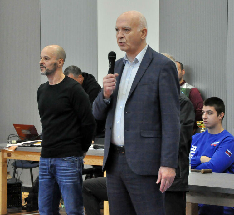 Млади борци от четири държави се борят на тепиха в Димитровград