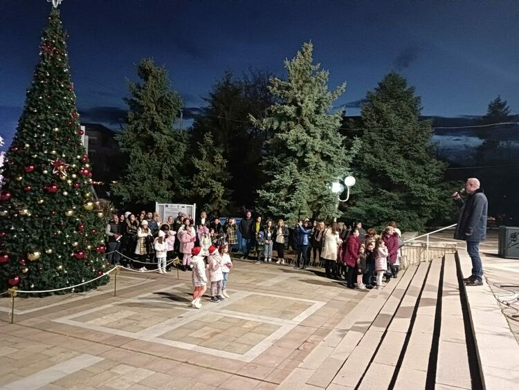 Коледният дух дойде в Първомай