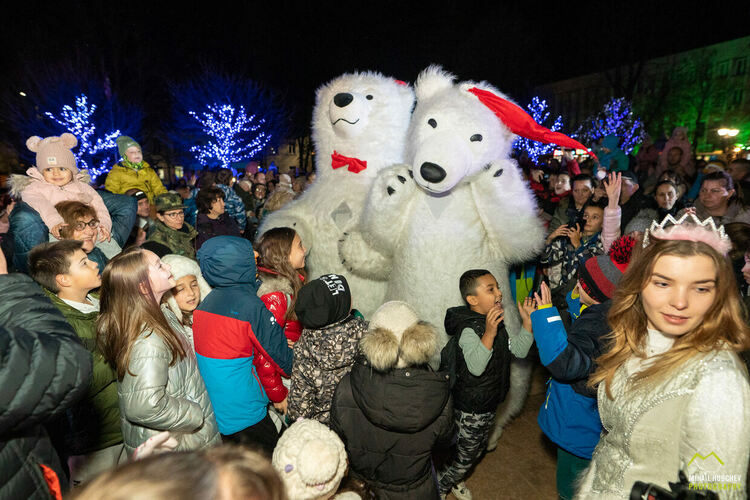 Смолян грейна в коледна премяна,стотици се стекоха на празника 