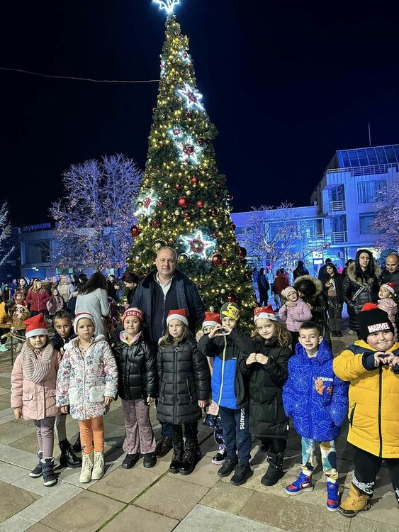 Коледният дух дойде в Първомай