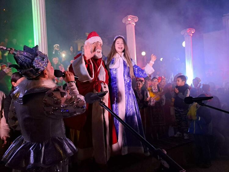 Смолян грейна в коледна премяна,стотици се стекоха на празника 