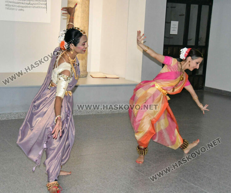 Хасково се докосна до индийската култура