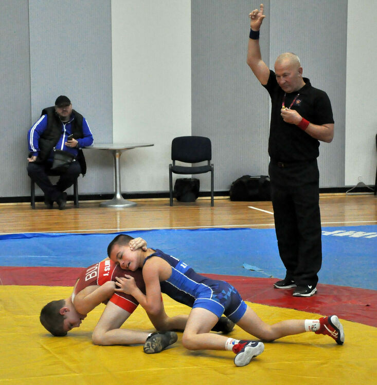 Млади борци от четири държави се борят на тепиха в Димитровград